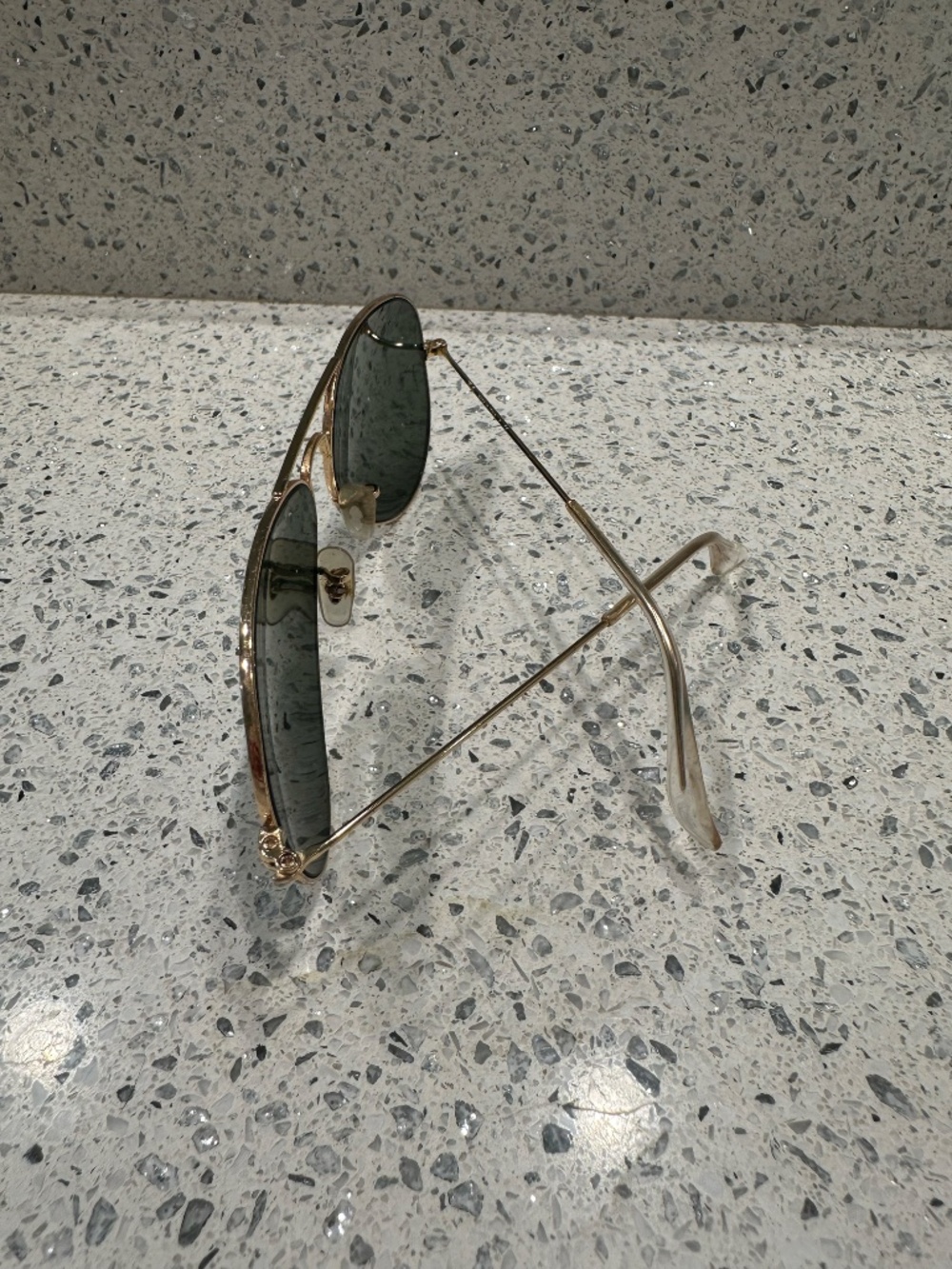 Ray-Ban Classic Aviator in Polished Arista Gold - Picture 3 of 4